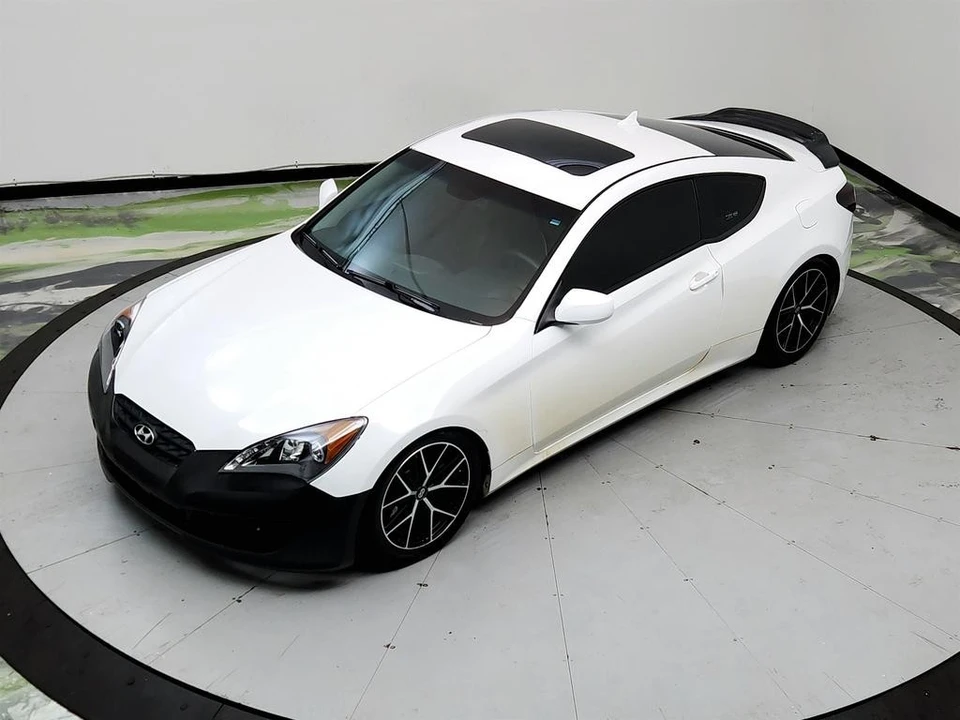 2012 Hyundai Genesis Coupe - Image 29 of 31