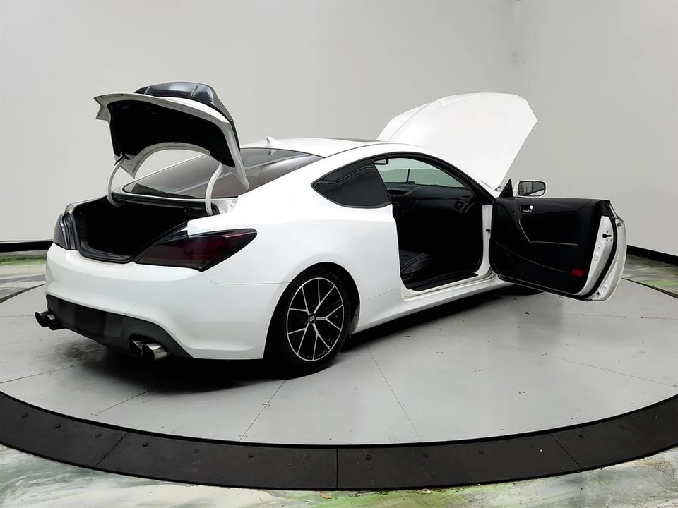 2012 Hyundai Genesis Coupe - Image 11 of 31