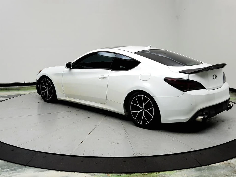 2012 Hyundai Genesis Coupe - Image 7 of 31