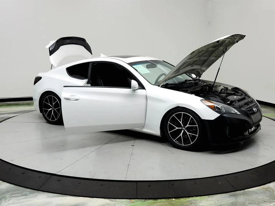 2012 Hyundai Genesis Coupe - Image 10 of 31
