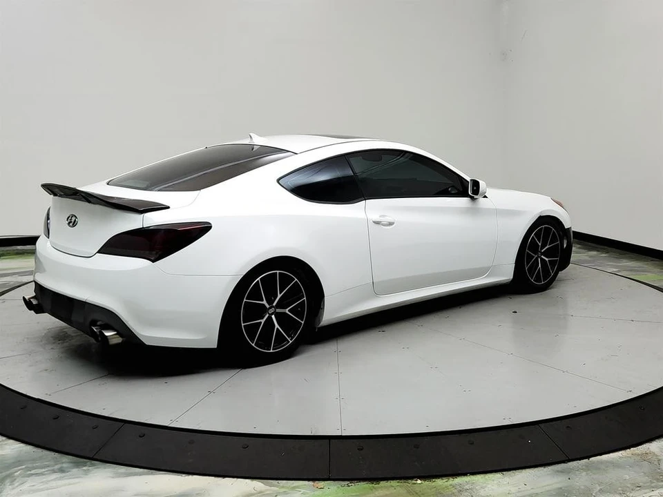 2012 Hyundai Genesis Coupe - Image 5 of 31