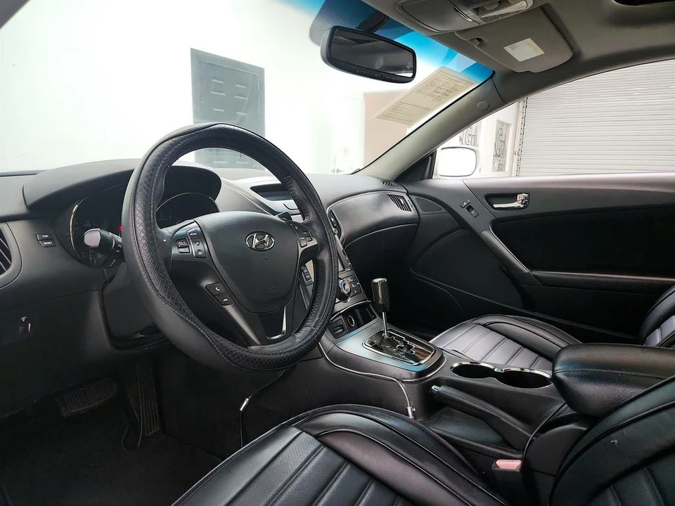 2012 Hyundai Genesis Coupe - Image 13 of 31