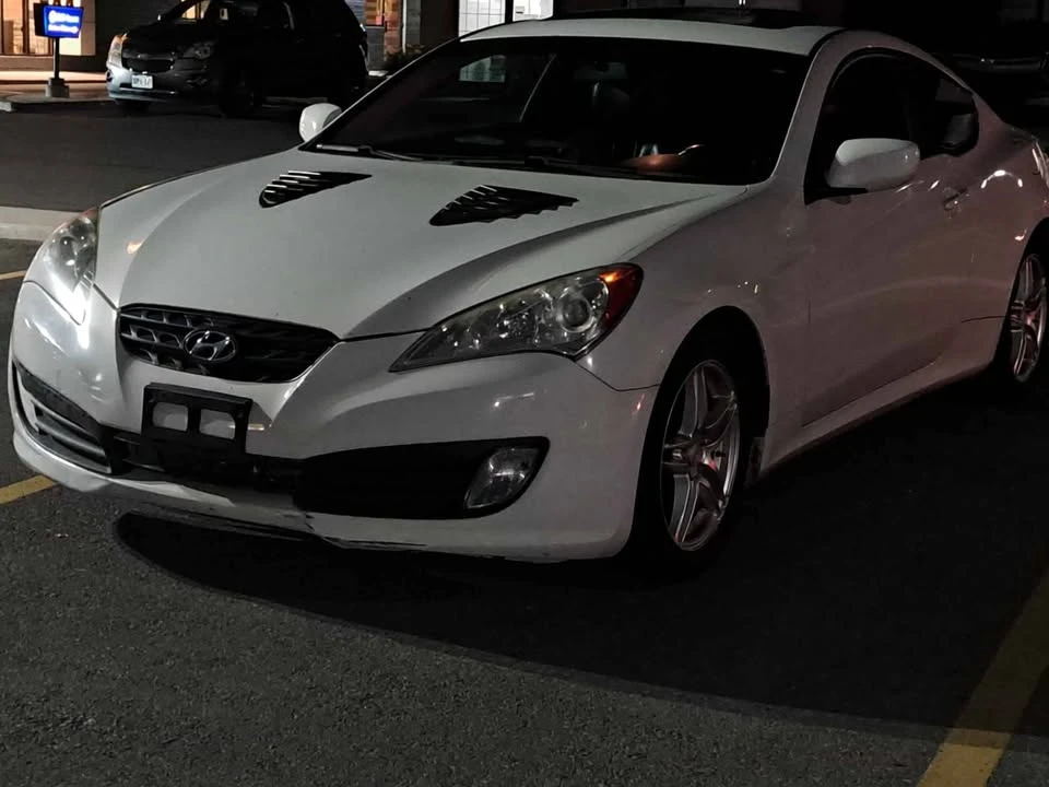 2012 Hyundai Genesis Coupe - Image 2 of 8