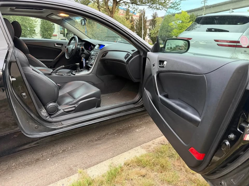 2012 Hyundai Genesis Coupe - Image 14 of 20