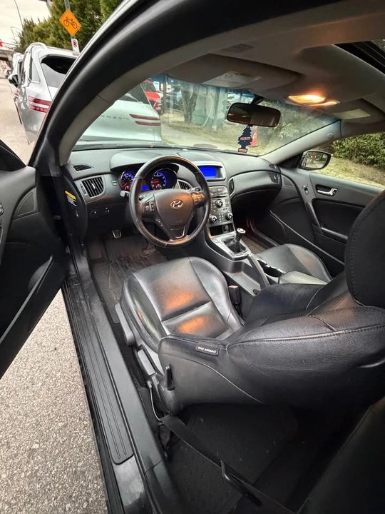 2012 Hyundai Genesis Coupe - Image 15 of 20