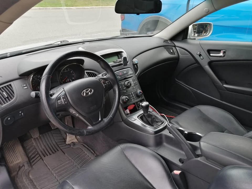 2012 Hyundai Genesis Coupe - Image 8 of 11