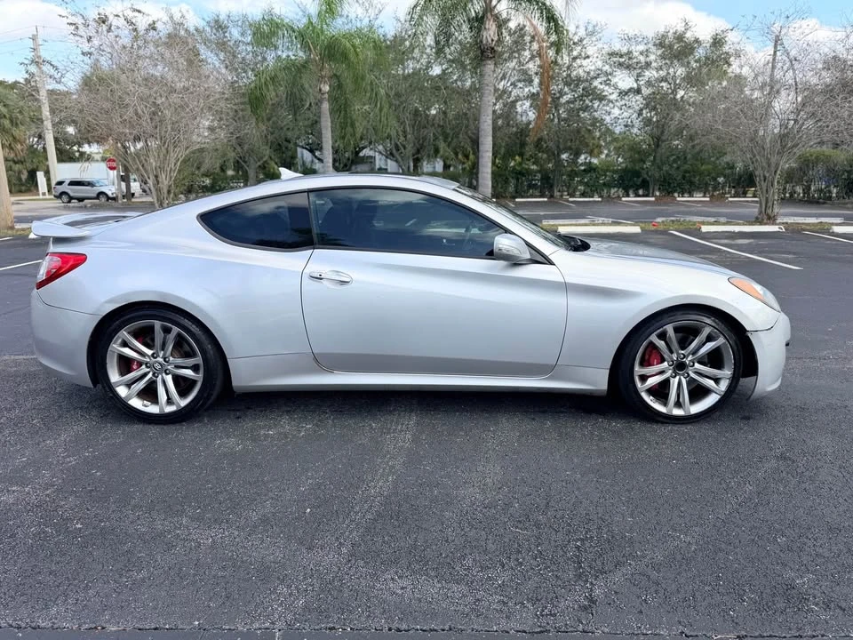 2012 Hyundai Genesis Coupe - Image 5 of 17