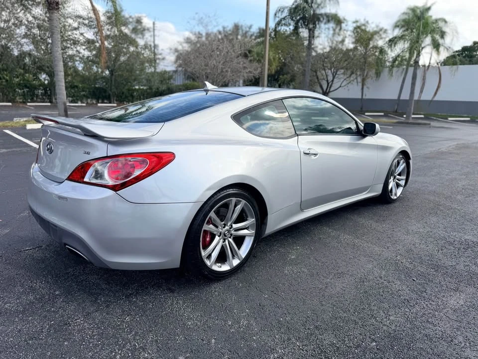 2012 Hyundai Genesis Coupe - Image 2 of 17