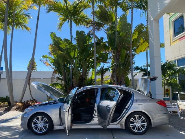2012 Hyundai Genesis - Image 9 of 22