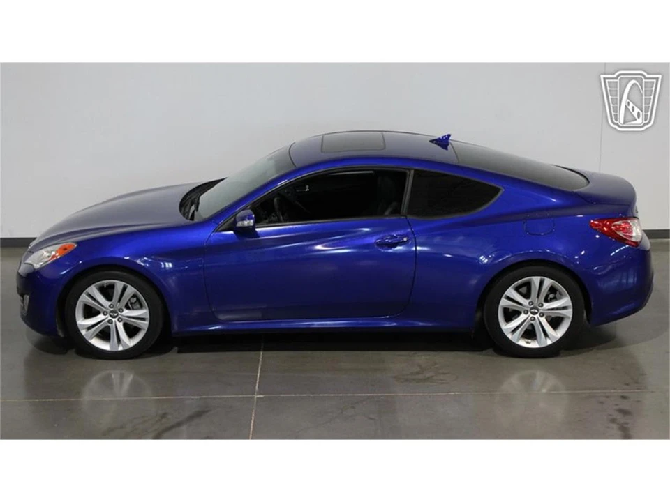 2012 Hyundai Genesis - Image 11 of 31
