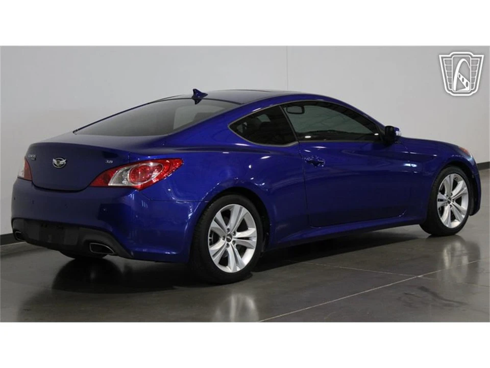 2012 Hyundai Genesis - Image 16 of 31