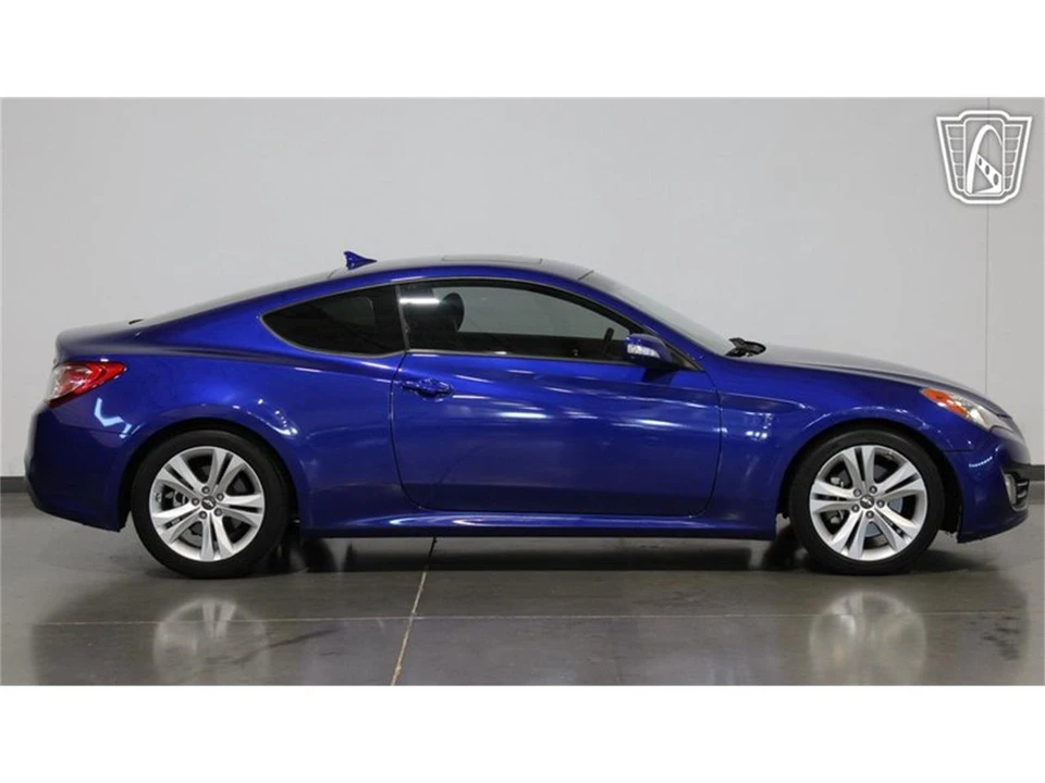 2012 Hyundai Genesis - Image 15 of 31