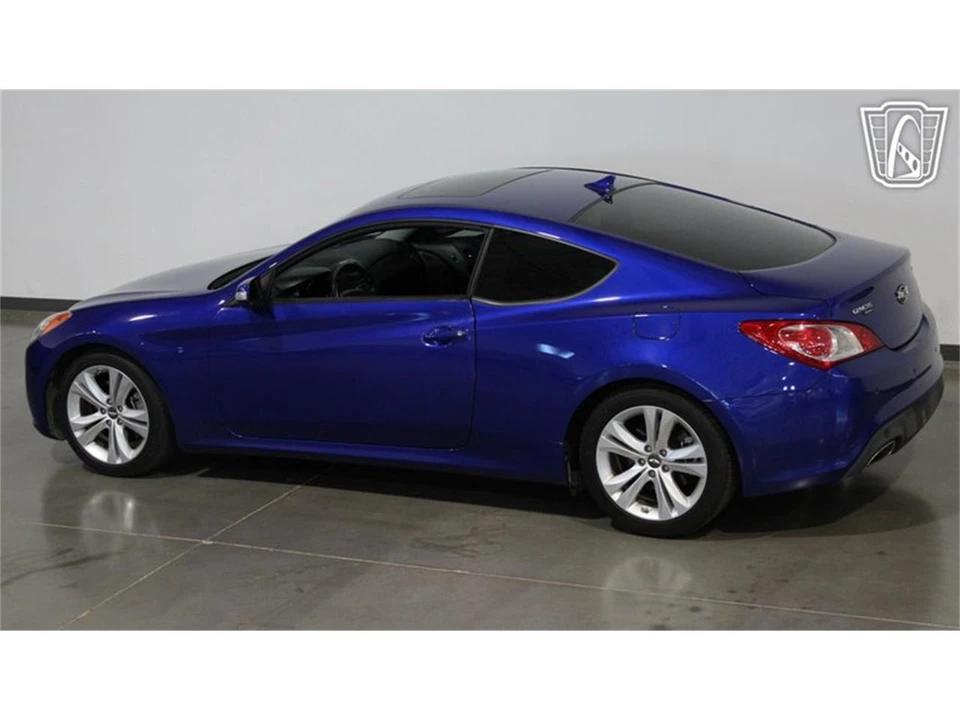 2012 Hyundai Genesis - Image 10 of 31