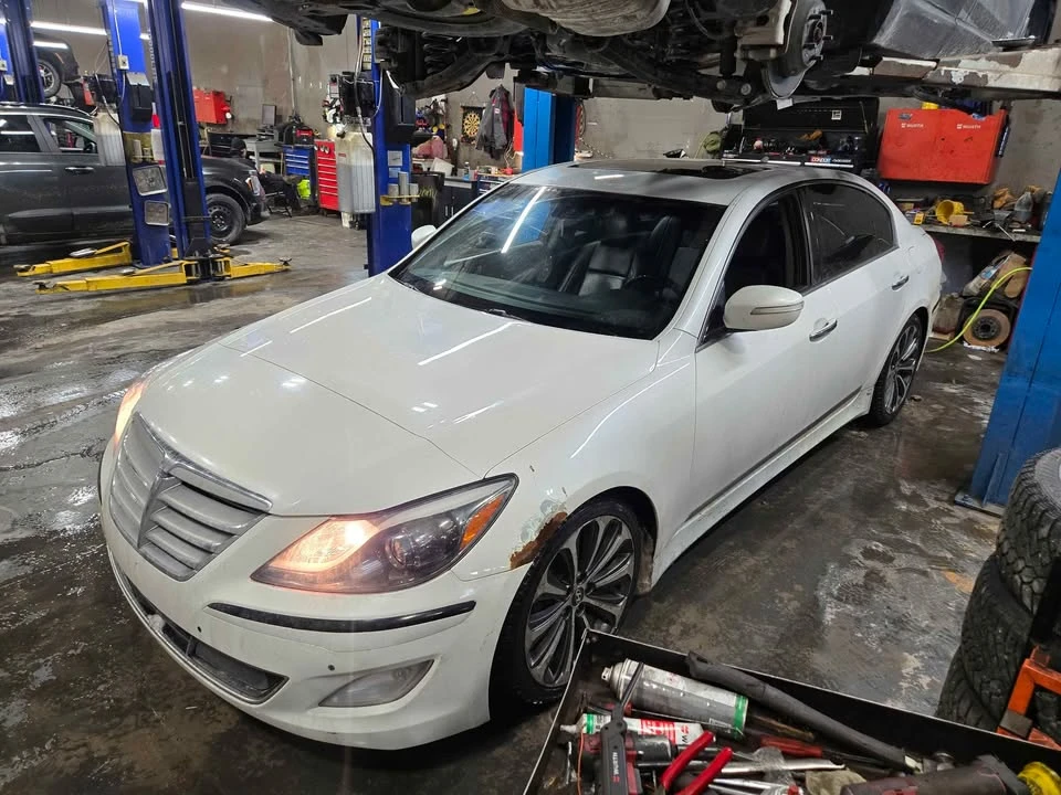 2012 Hyundai Genesis - Image 2 of 7