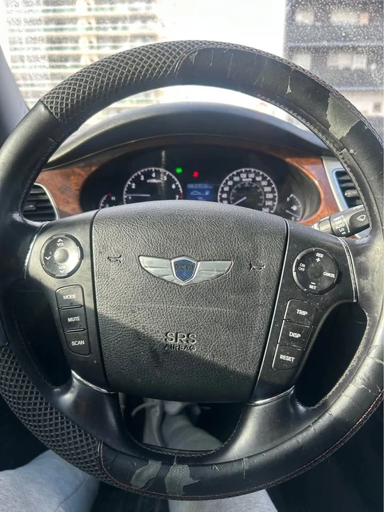 2012 Hyundai Genesis - Image 5 of 10