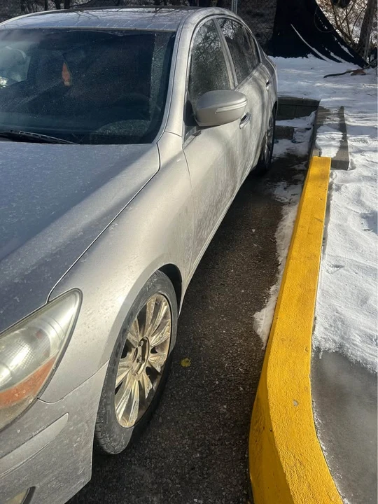 2012 Hyundai Genesis - Image 8 of 10