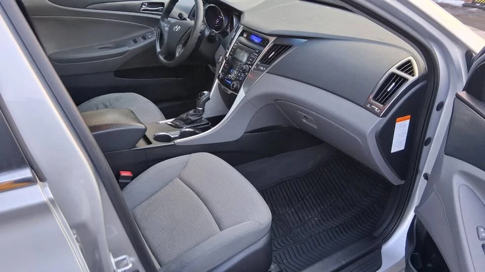 2012 Hyundai Sonata - Image 15 of 16