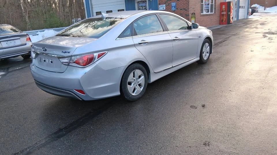 2012 Hyundai Sonata - Image 9 of 16