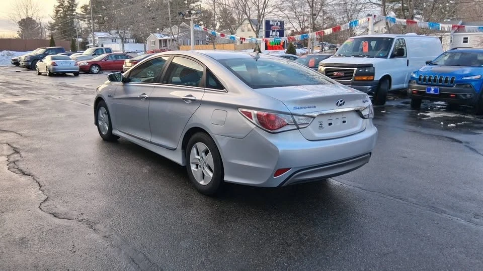 2012 Hyundai Sonata - Image 11 of 16