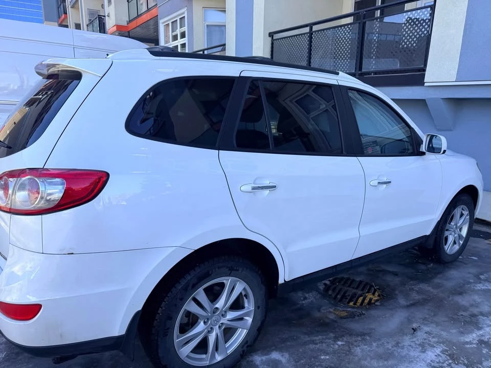 2012 Hyundai Santa Fe - Image 4 of 20