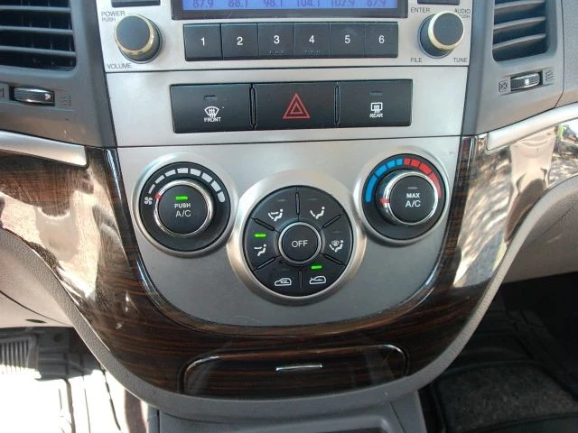2012 Hyundai Santa Fe - Image 20 of 21