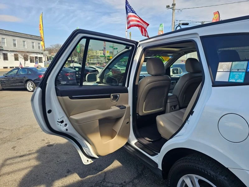 2012 Hyundai Santa Fe - Image 10 of 12