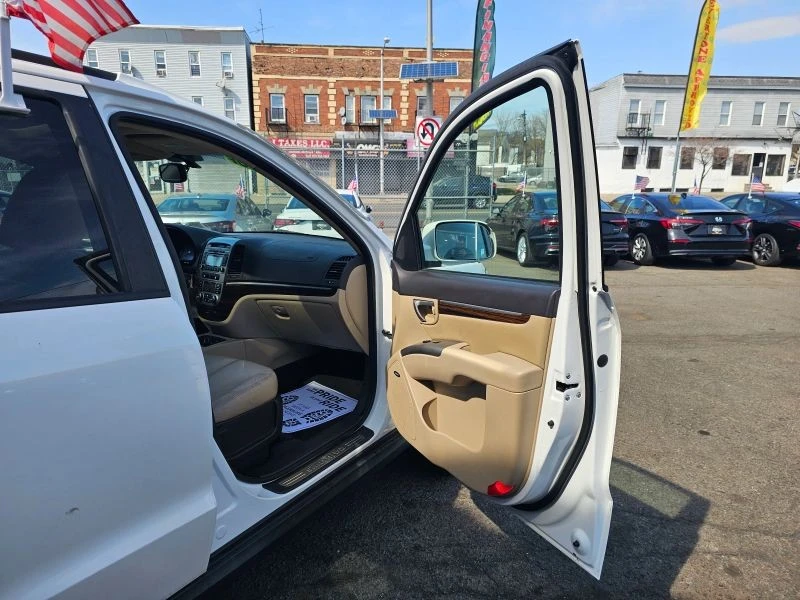 2012 Hyundai Santa Fe - Image 11 of 12