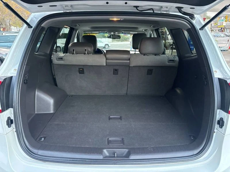2012 Hyundai Santa Fe - Image 11 of 12