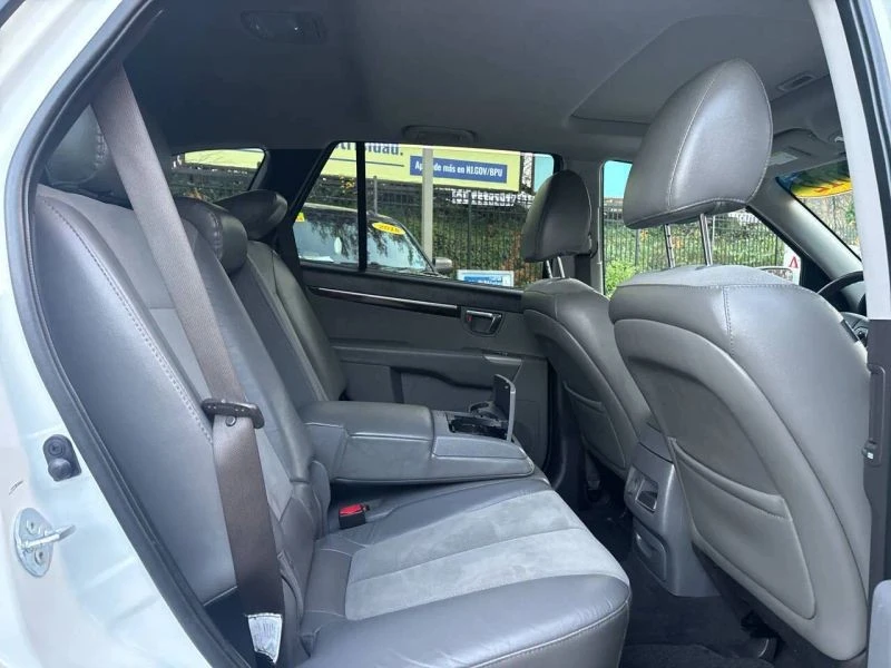 2012 Hyundai Santa Fe - Image 10 of 12