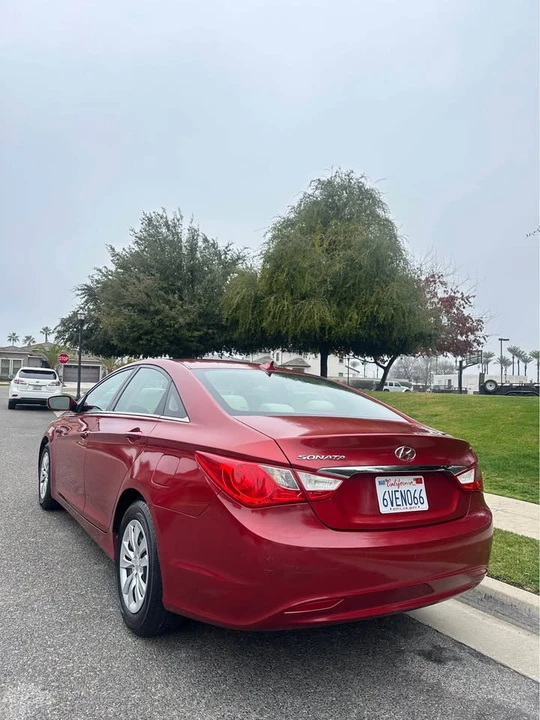 2012 Hyundai Sonata - Image 4 of 12