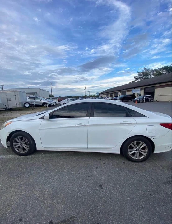 2012 Hyundai Sonata - Image 9 of 12