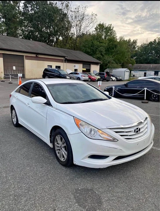 2012 Hyundai Sonata - Image 11 of 12
