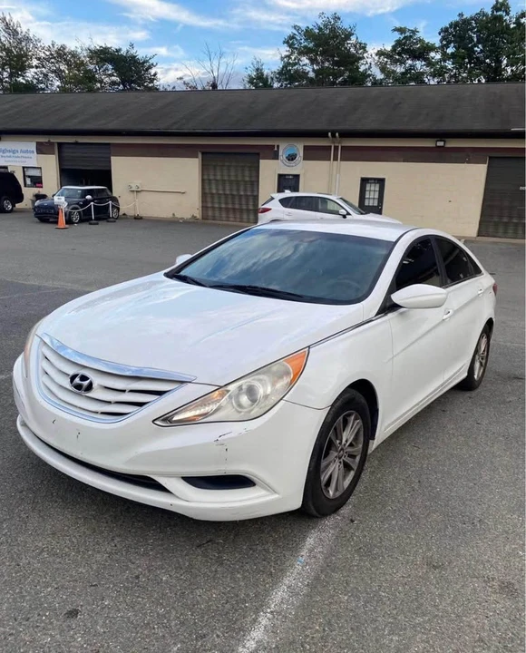 2012 Hyundai Sonata - Image 10 of 12