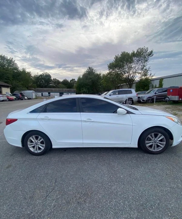2012 Hyundai Sonata - Image 8 of 12