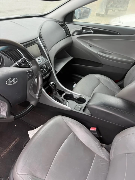 2012 Hyundai Sonata - Image 5 of 10