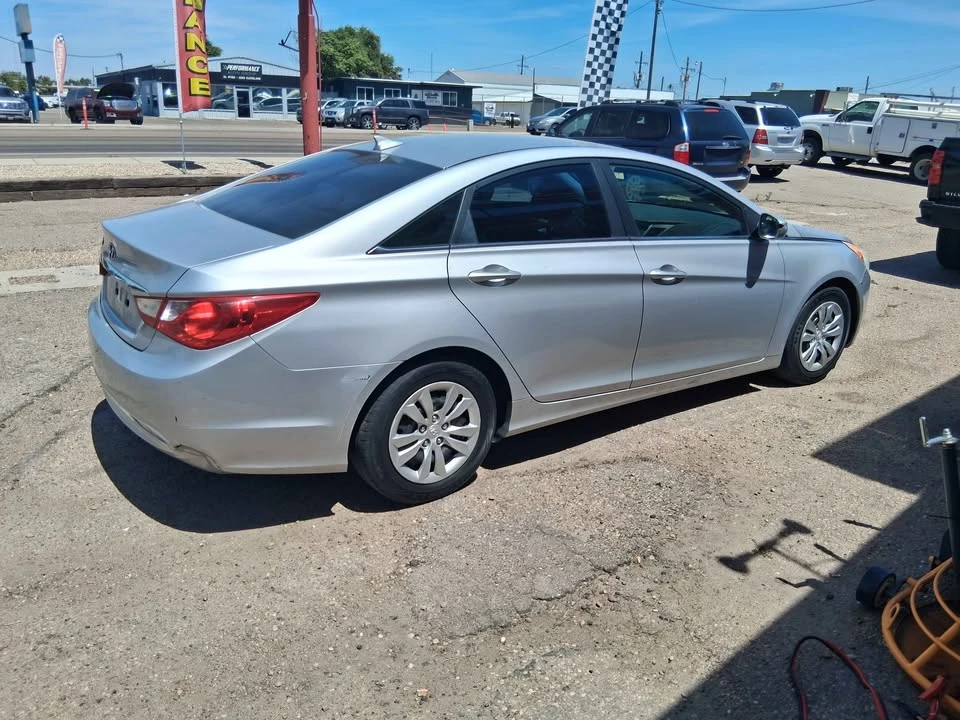 2012 Hyundai Sonata - Image 11 of 12