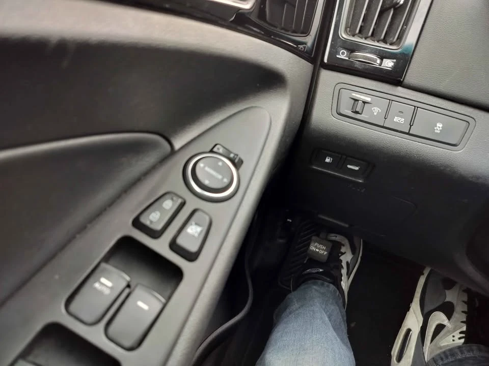 2012 Hyundai Sonata - Image 13 of 16