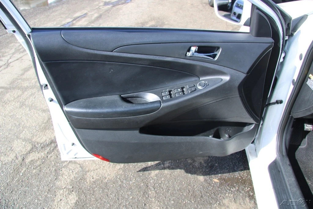 2012 Hyundai Sonata - Image 11 of 21