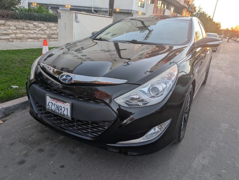 2012 Hyundai Sonata - Image 2 of 15