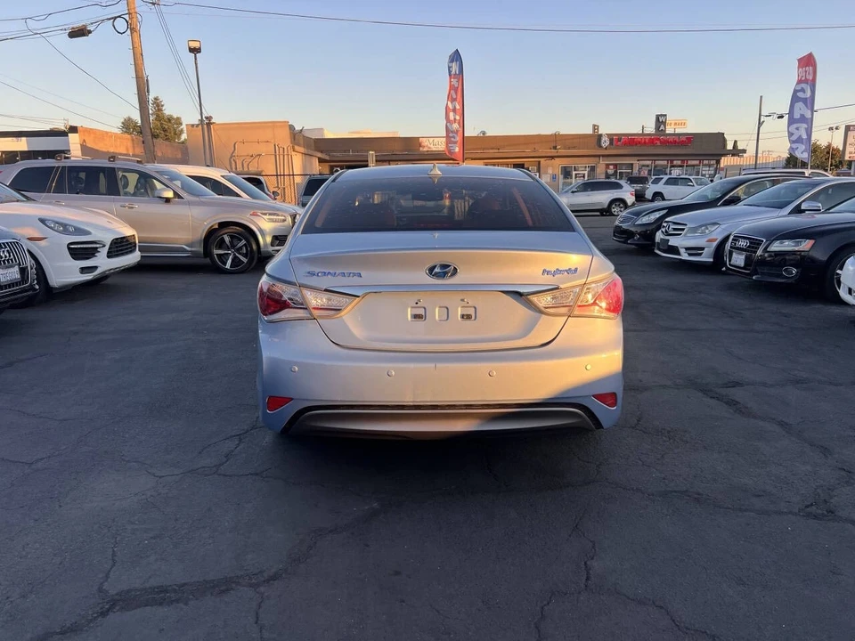 2012 Hyundai Sonata - Image 5 of 17