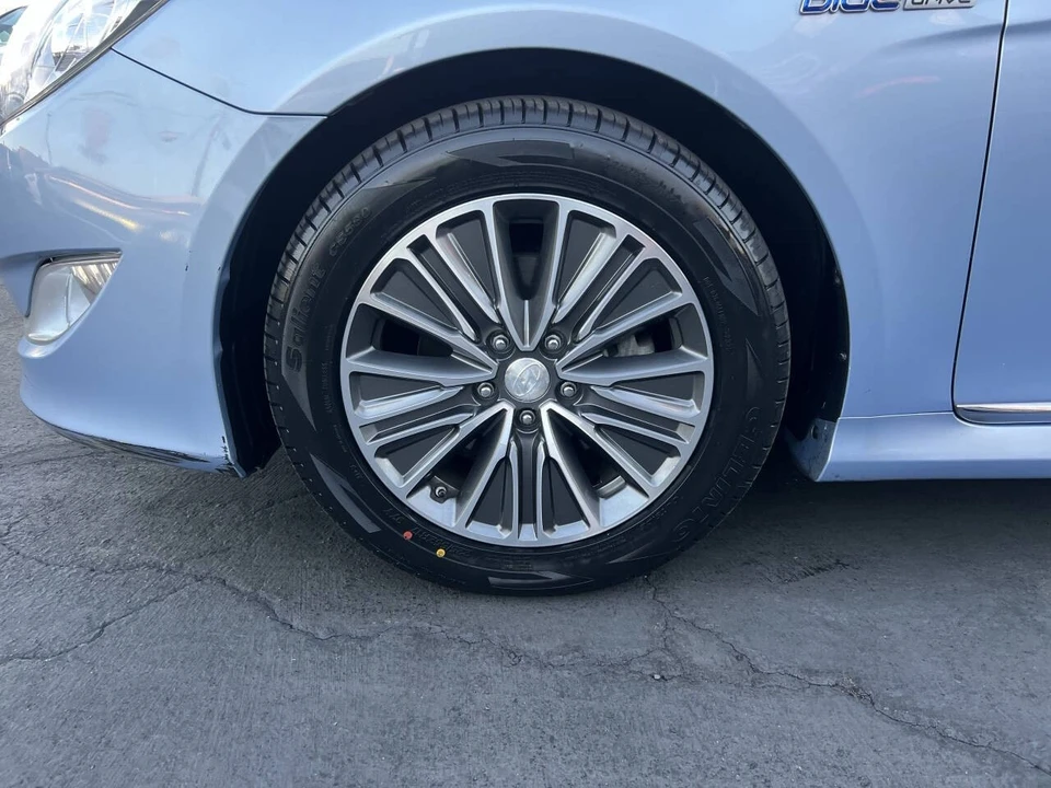 2012 Hyundai Sonata - Image 16 of 17