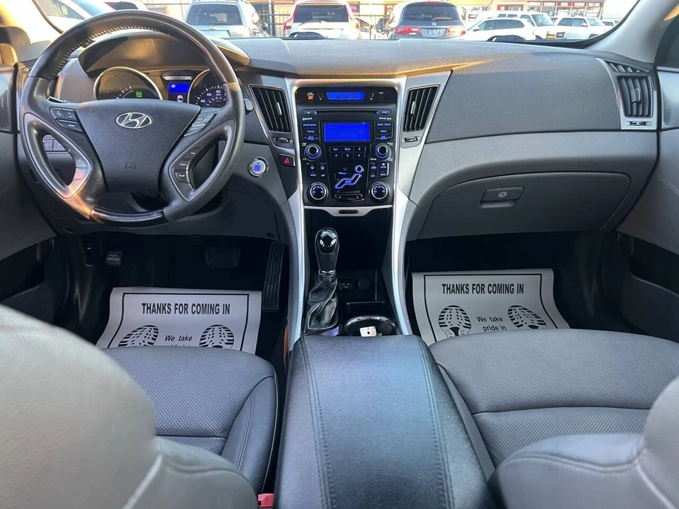 2012 Hyundai Sonata - Image 10 of 17