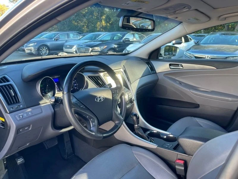 2012 Hyundai Sonata - Image 10 of 12