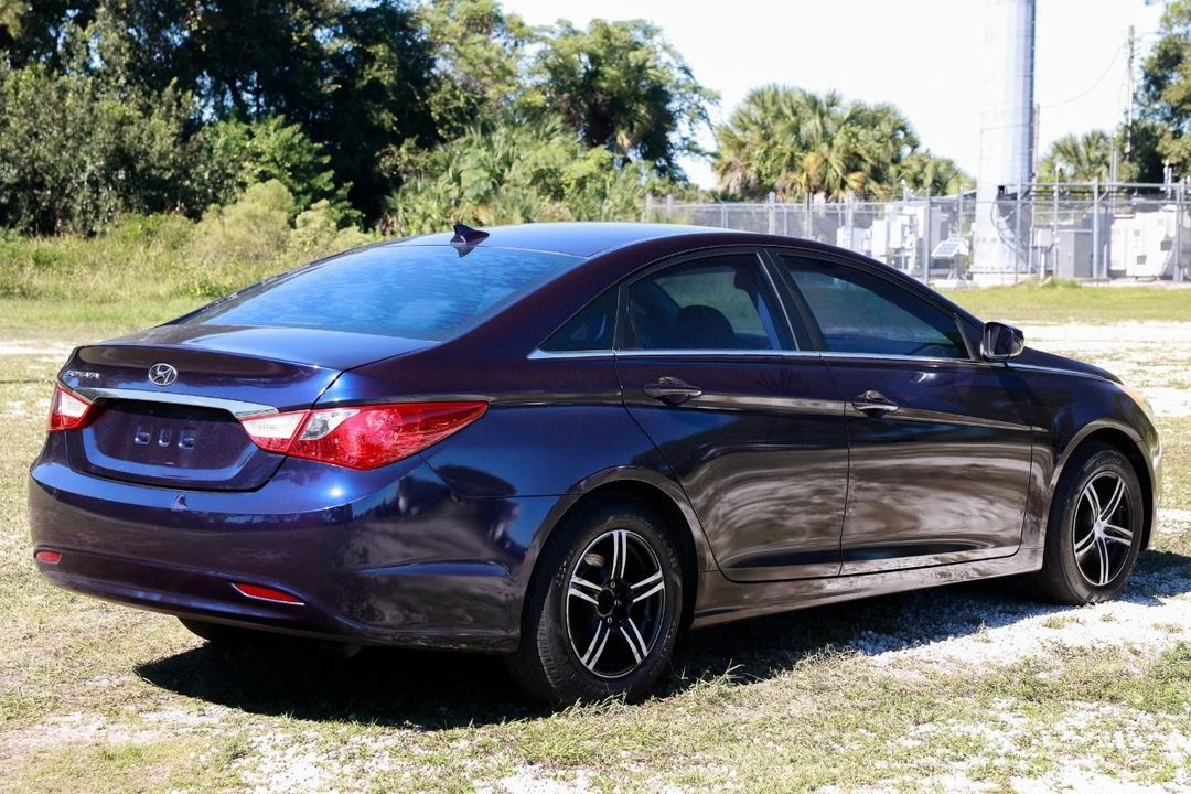 2012 Hyundai Sonata - Image 11 of 12