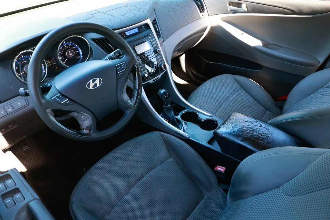 2012 Hyundai Sonata - Image 4 of 12