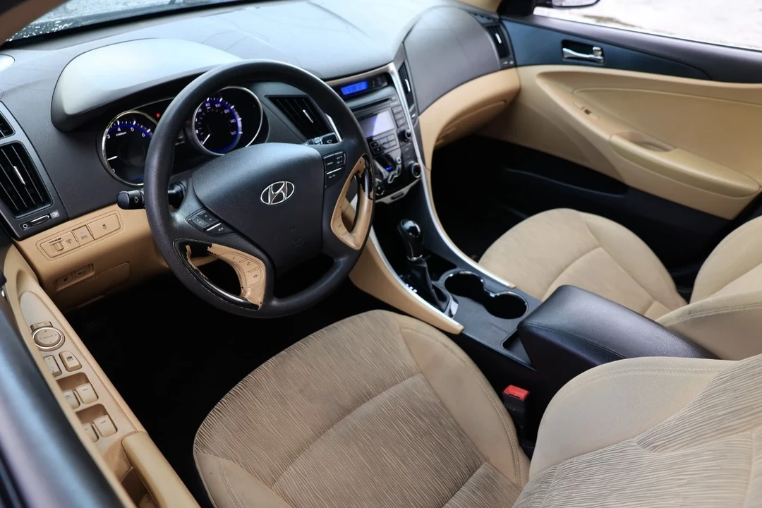 2012 Hyundai Sonata - Image 4 of 12