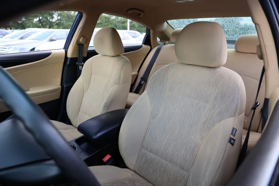 2012 Hyundai Sonata - Image 6 of 12