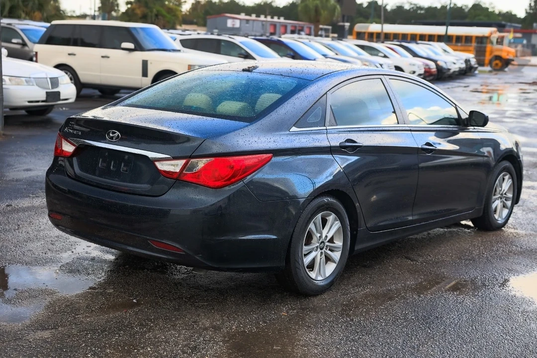 2012 Hyundai Sonata - Image 11 of 12