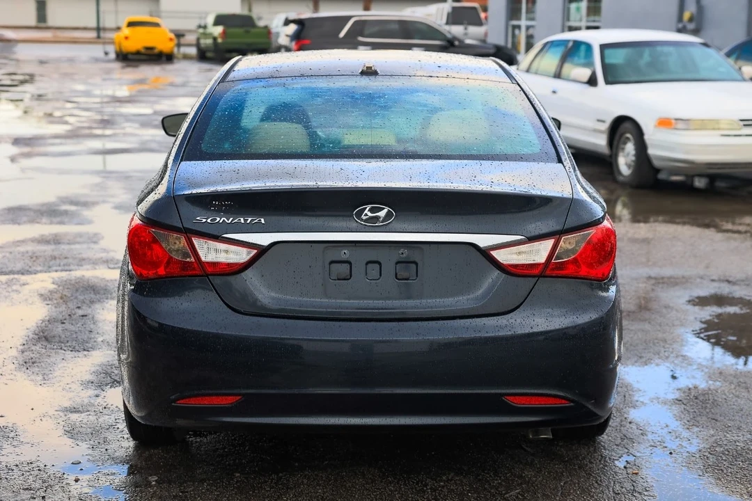 2012 Hyundai Sonata - Image 9 of 12