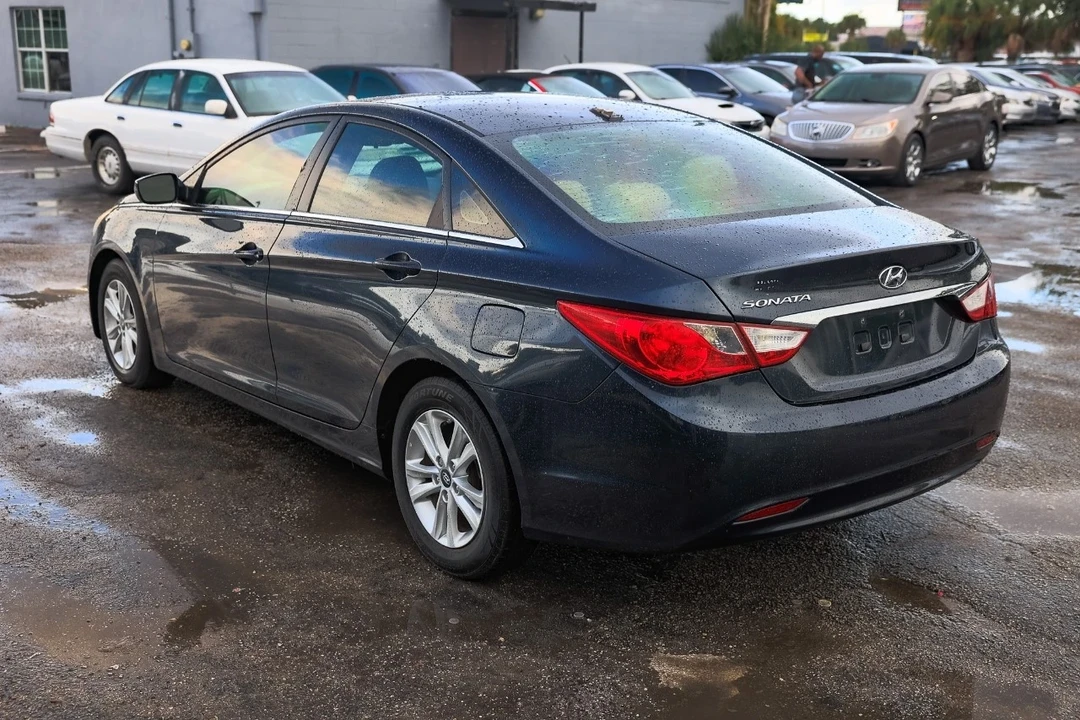 2012 Hyundai Sonata - Image 5 of 12